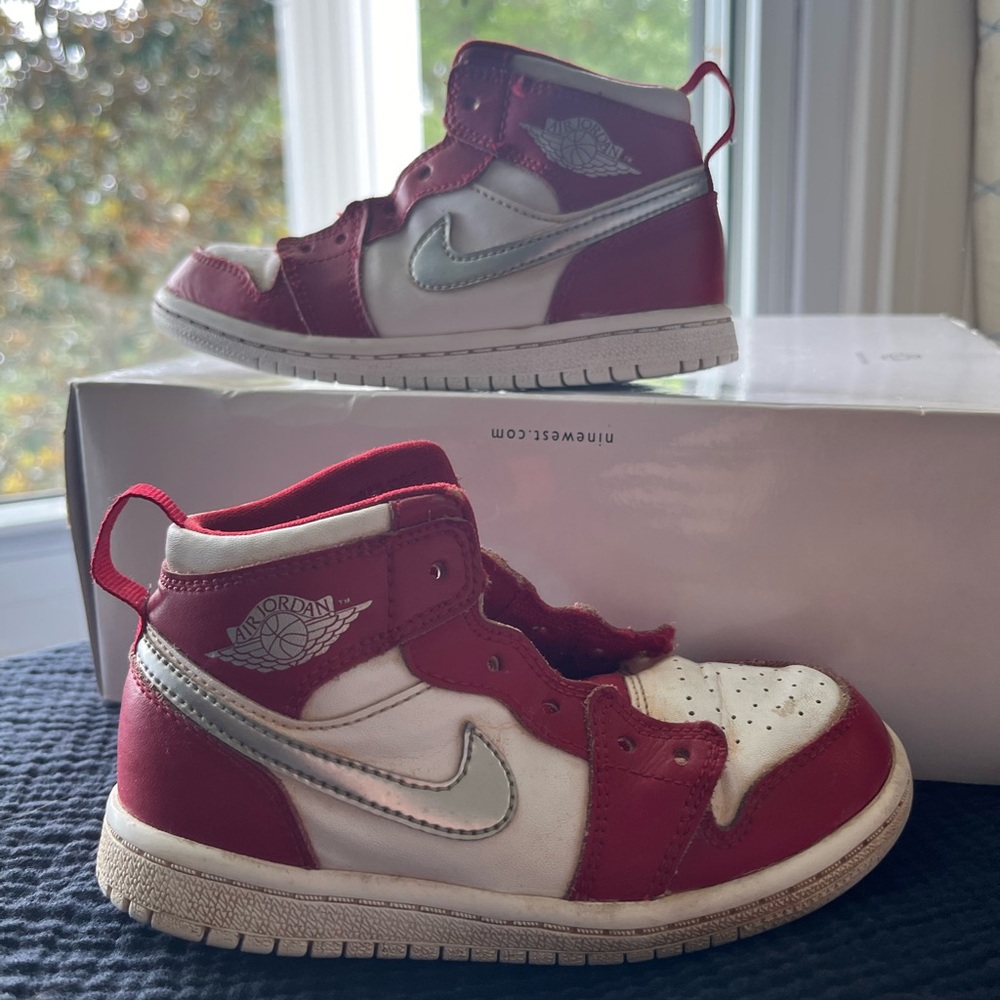 Toddle JORDAN 1’s!! Size 9C! Retro High silver medallion!